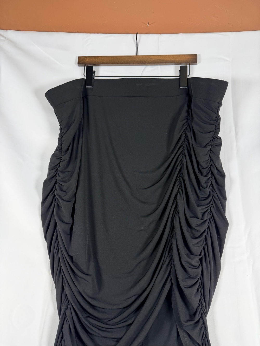 TORRID Women’s Size 4 4X 26 Skirt Midi Length Studio Knit Pencil Ruched NWT NEW - Picture 4 of 16